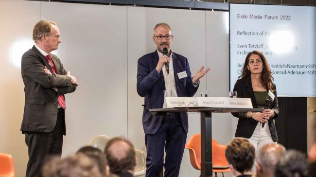 په جلاوطنۍ کې د افغان خبریالانو ننګونې